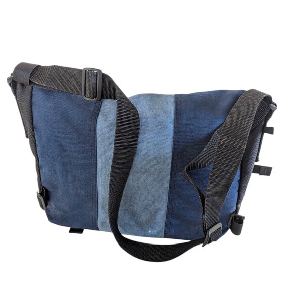 Timbuk2 2-toned Blue Messenger back with adjustable shoulder strap - Picture 9 of 10